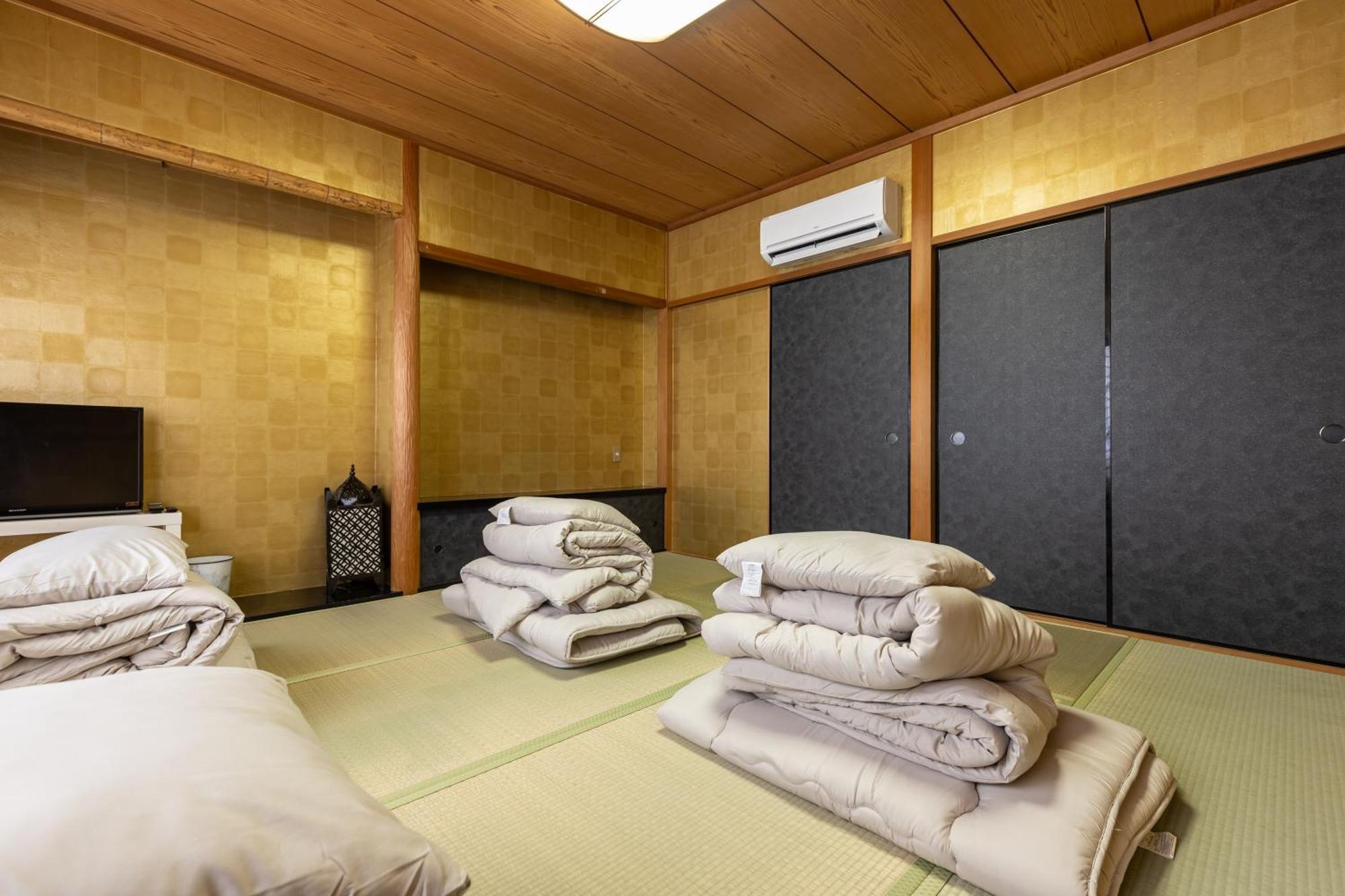Premier Namba なんば駅徒歩3分 3 Mins Walk From Namba Station 7rooms Billiards Table 2baths 4toilets Apartment *